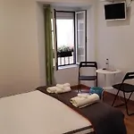 Vendégház Martim Moniz 28 *