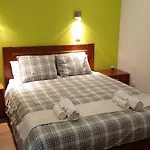 Vendégház Martim Moniz 28 *