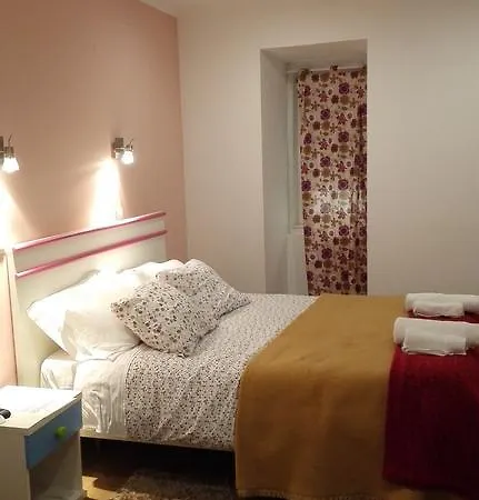 Vendégház Martim Moniz 28 *
