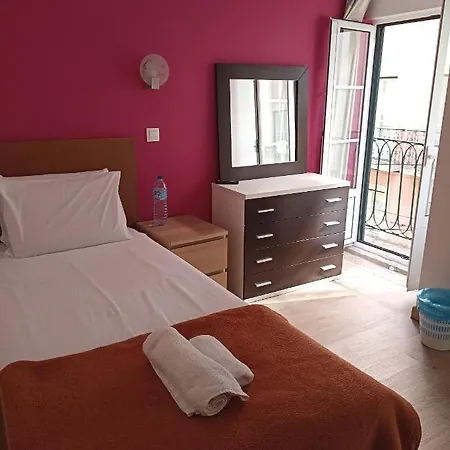 בית הארחה Martim Moniz 28 *