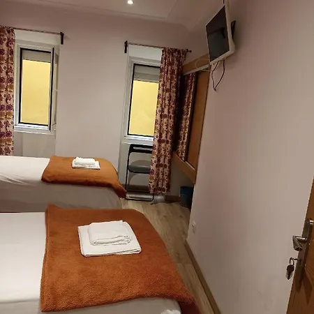 Martim Moniz 28 בית הארחה *