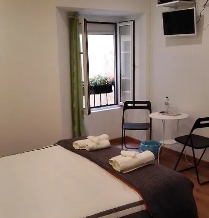 Vendégház Martim Moniz 28 *