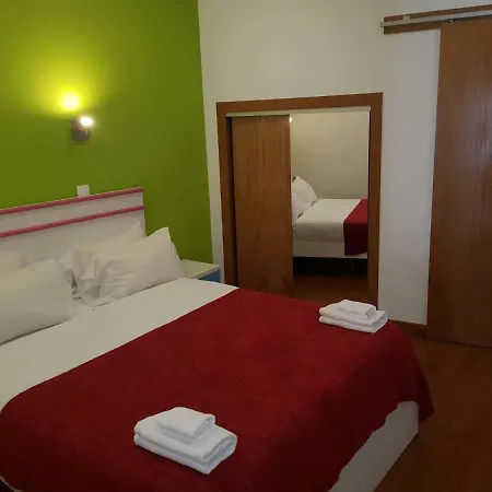 Vendégház Martim Moniz 28 *